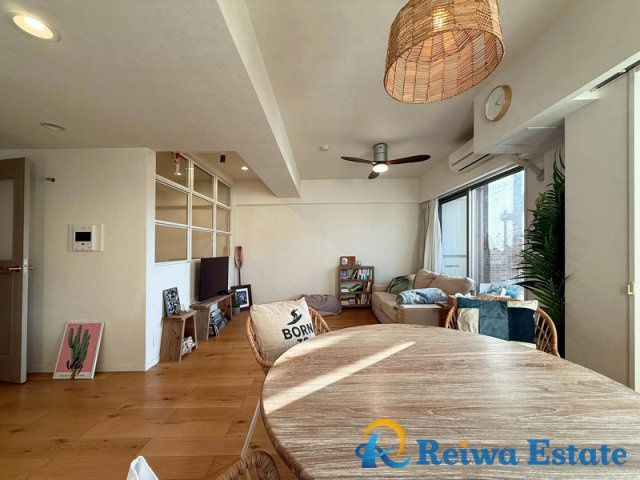 フォルスコート茅ヶ崎ラチエン通りの居間・リビング