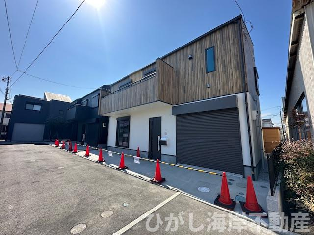 茅ヶ崎市下町屋2丁目　新築戸建　全２棟の前面道路含む現地写真|現地外観