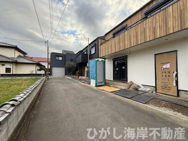 茅ヶ崎市下町屋2丁目　新築戸建　全２棟の前面道路含む現地写真|12月22日撮影　建築中　現地外観