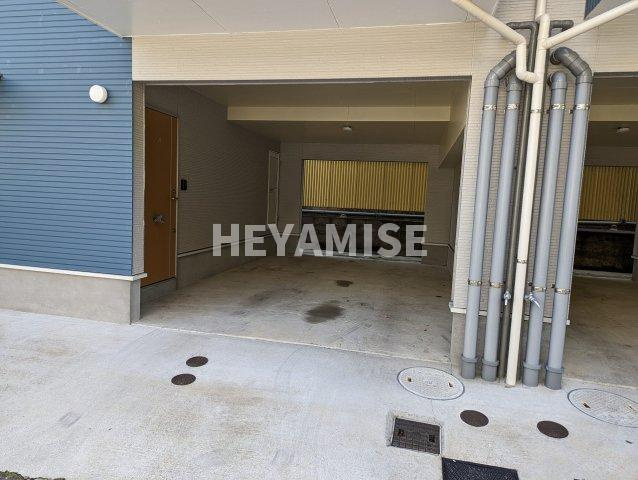 グランデピーノの駐車場