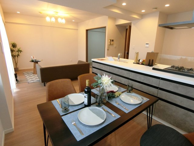 ダイアパレス女池の居間・リビング