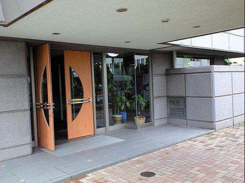 ダイアパレス女池のエントランス