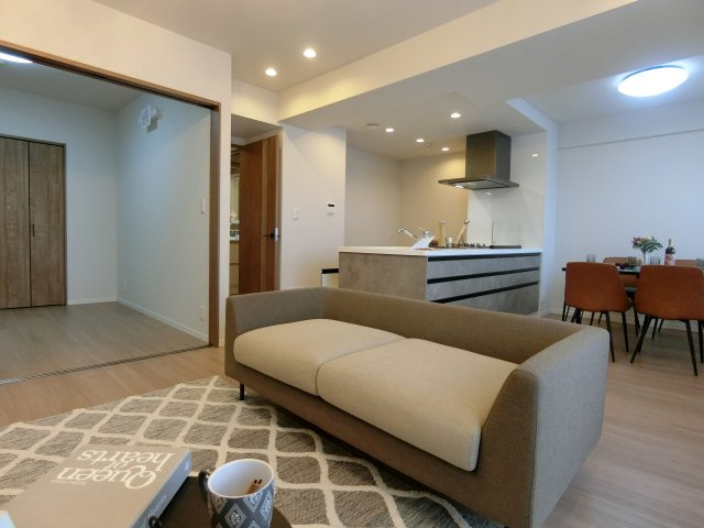 ダイアパレス女池の居間・リビング