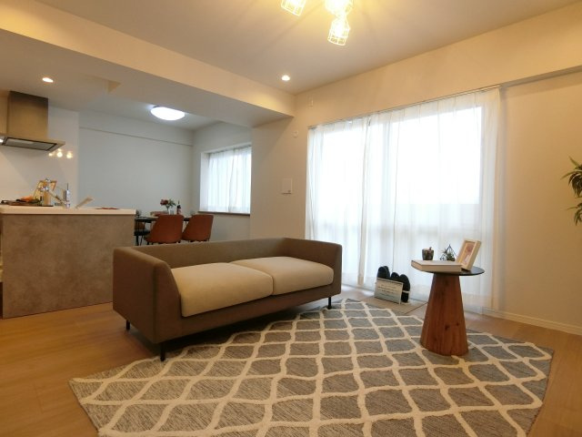 ダイアパレス女池の居間・リビング