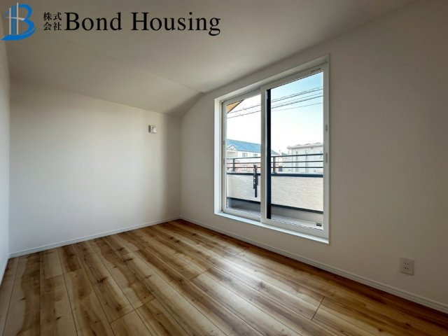 LDK約20帖の広々4LDK・設備充実　竜が岡2丁目　全2棟　2号棟の洋室