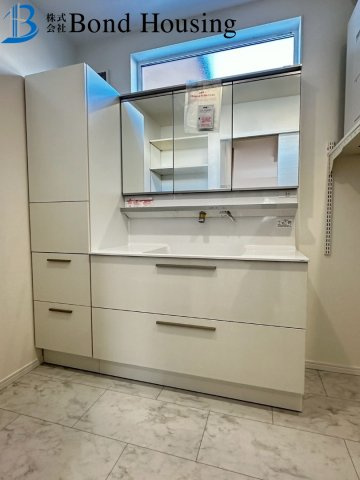 LDK約20帖の広々4LDK・設備充実　竜が岡2丁目　全2棟　2号棟の独立洗面台