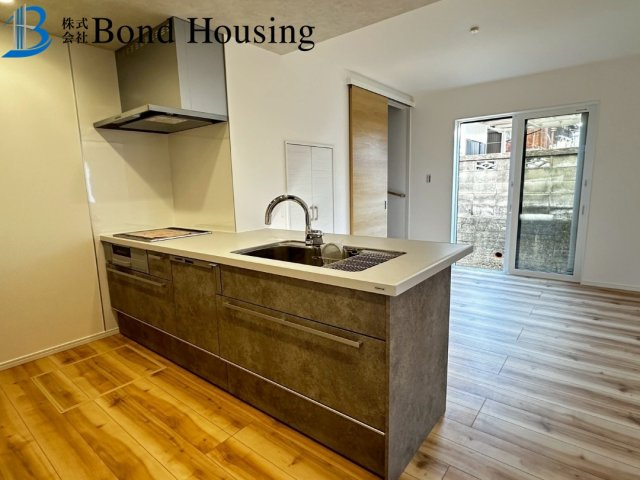 LDK約20帖の広々4LDK・設備充実　竜が岡2丁目　全2棟　2号棟のキッチン