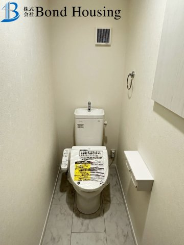 LDK約20帖の広々4LDK・設備充実　竜が岡2丁目　全2棟　2号棟のトイレ