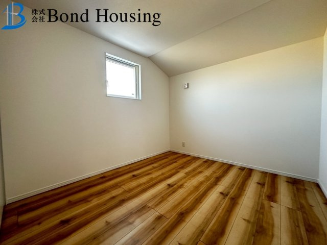 LDK約20帖の広々4LDK・設備充実　竜が岡2丁目　全2棟　2号棟の洋室