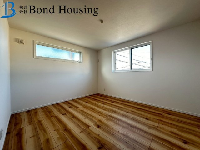 LDK約20帖の広々4LDK・設備充実　竜が岡2丁目　全2棟　2号棟の洋室