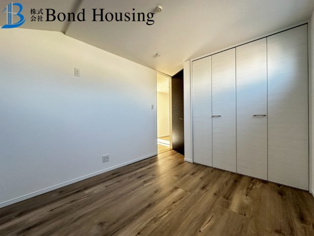 WICやSIC等嬉しい収納が豊富　竜が岡2丁目　全2棟　1号棟の洋室
