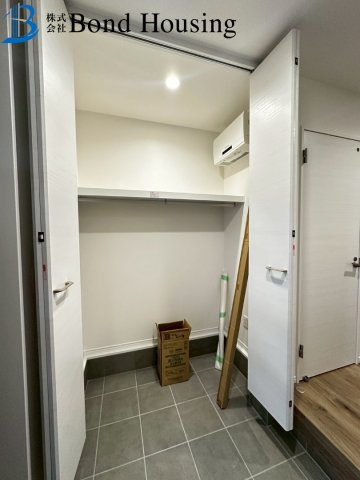 WICやSIC等嬉しい収納が豊富　竜が岡2丁目　全2棟　1号棟の玄関