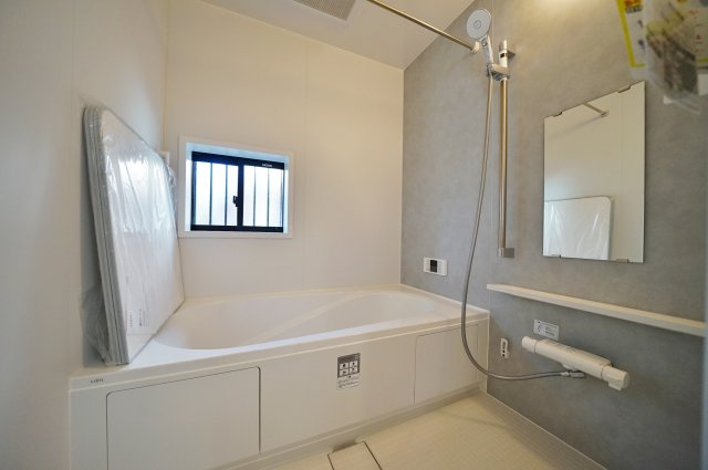 【横浜市瀬谷区二ツ橋町60全2棟新築戸建て】★仲介手数料無料★（二つ橋小学校・東野中学校）の浴室