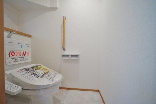 【横浜市瀬谷区二ツ橋町60全2棟新築戸建て】★仲介手数料無料★（二つ橋小学校・東野中学校）のトイレ