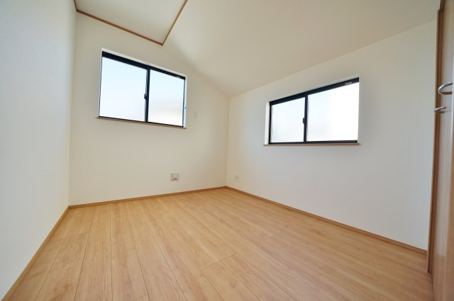 【横浜市瀬谷区二ツ橋町60全2棟新築戸建て】★仲介手数料無料★（二つ橋小学校・東野中学校）の洋室