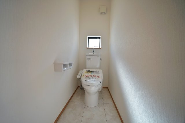 【横浜市瀬谷区二ツ橋町60全2棟新築戸建て】★仲介手数料無料★（二つ橋小学校・東野中学校）のトイレ