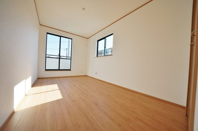 【横浜市瀬谷区二ツ橋町60全2棟新築戸建て】★仲介手数料無料★（二つ橋小学校・東野中学校）の洋室