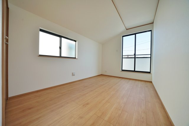 【横浜市瀬谷区二ツ橋町60全2棟新築戸建て】★仲介手数料無料★（二つ橋小学校・東野中学校）の洋室