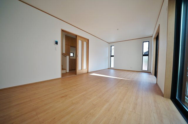 【横浜市瀬谷区二ツ橋町60全2棟新築戸建て】★仲介手数料無料★（二つ橋小学校・東野中学校）の居間・リビング