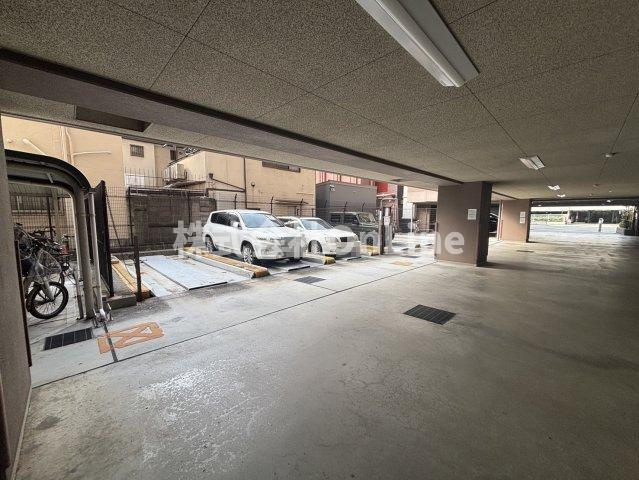 セレッソコート上本町EASTの駐車場