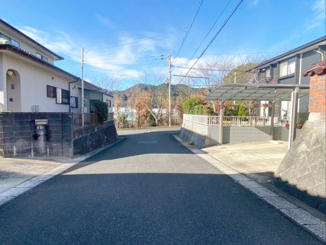 糟屋郡久山町大字山田　中古戸建の前面道路含む現地写真|前面道路の様子です！