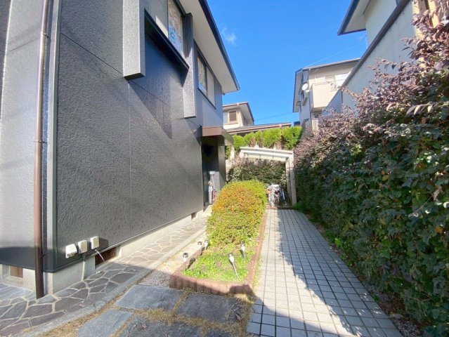 糟屋郡久山町大字山田　中古戸建の外観|玄関アプローチです！