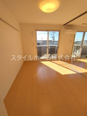 【居間・リビング】 | Ｓｈｉｎｅ　Ｍｏａｔ | 別部屋写真です。