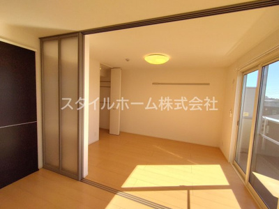 【居間・リビング】 | Ｓｈｉｎｅ　Ｍｏａｔ | 別部屋写真です。