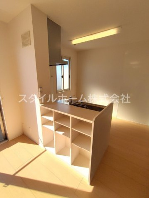 【居間・リビング】 | Ｓｈｉｎｅ　Ｍｏａｔ | 別部屋写真です。