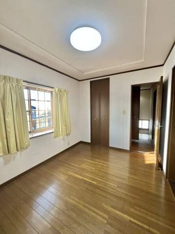 泉佐野市鶴原戸建の洋室