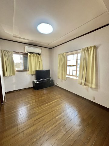 泉佐野市鶴原戸建の洋室