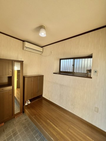 泉佐野市鶴原戸建の玄関