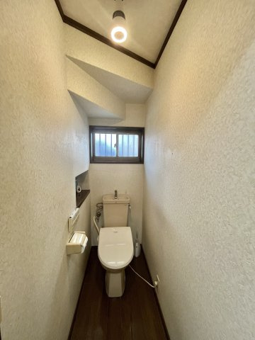 泉佐野市鶴原戸建のトイレ