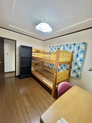 泉佐野市鶴原戸建の洋室