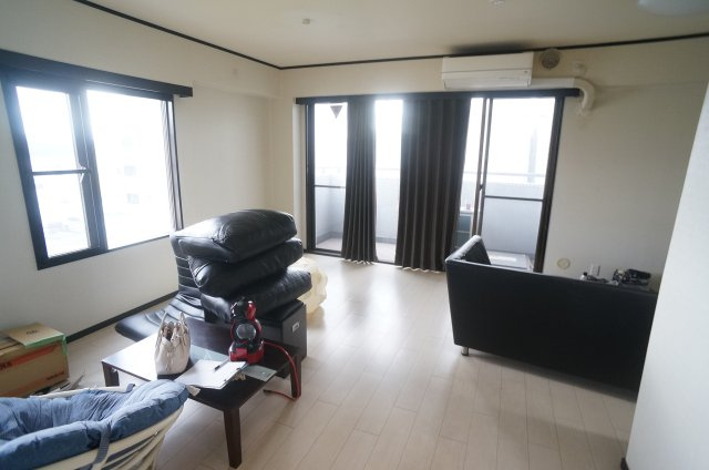 セザール武庫之荘ガーデンの居間・リビング