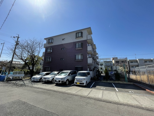 メゾンジョワイエの駐車場