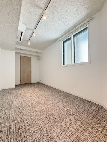 「防音マンション」プライムブリス森下スタジオの居間・リビング|防音室は防音床、防音壁、防音天井となっており、まさに楽器を演奏するためにつくられた24時間楽器演奏可能の防音室です