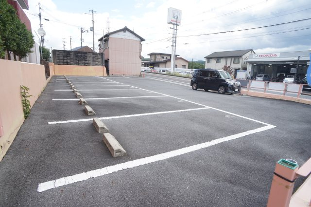 ザ・ノウブルマンション貴人館の駐車場