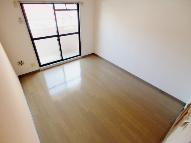 レジデンス上安の寝室