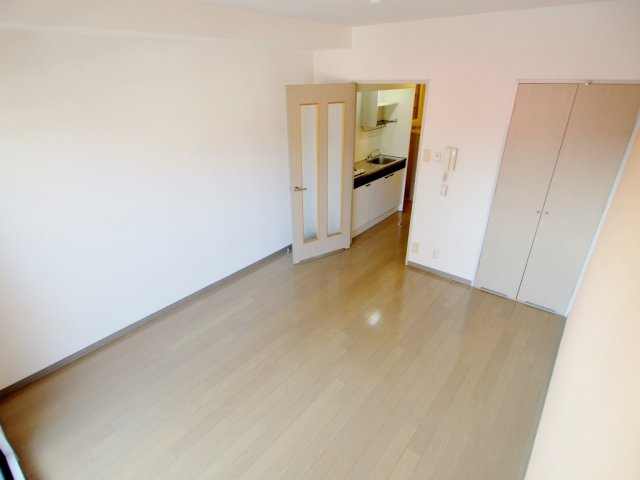 レジデンス上安の居間・リビング