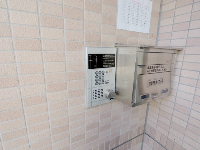 レジデンス上安のエントランス