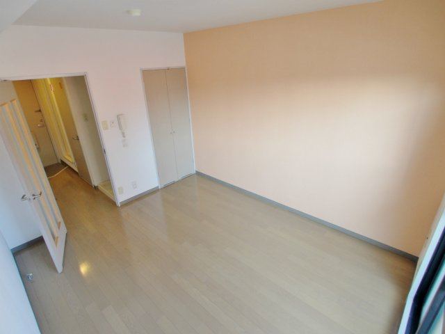 レジデンス上安の居間・リビング