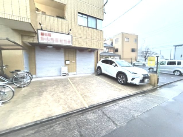 大岡ビルの駐車場