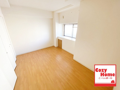 【居間・リビング】 | メゾンフェニックス | 収納付きの落ち着いた雰囲気のお部屋です