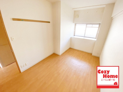 【居間・リビング】 | メゾンフェニックス | 収納付きの落ち着いた雰囲気のお部屋です