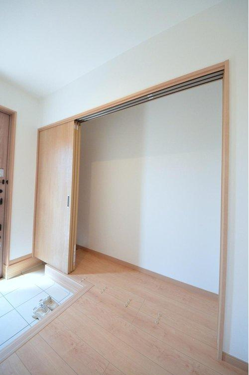 亀山2丁目の収納|玄関に大容量の収納スペース有