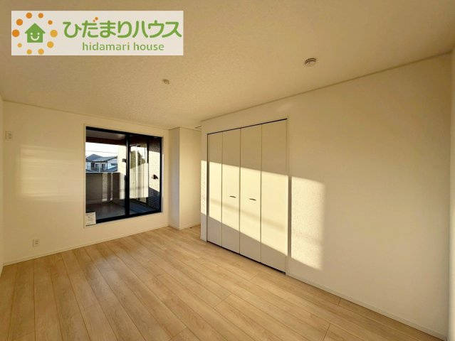 【寝室】 | 土浦市霞ケ岡町第3　新築戸建　1号棟 | バルコニーに面していて、たっぷり光りの入る明るい主寝室です！