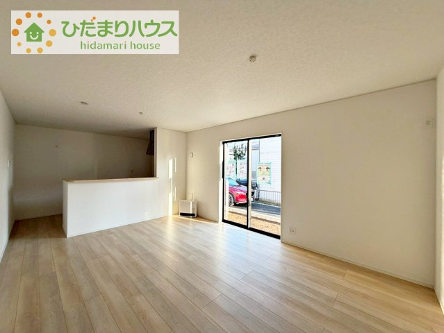 【居間・リビング】 | 土浦市霞ケ岡町第3　新築戸建　1号棟 | お子様が元気に遊べる広々としたリビングです！