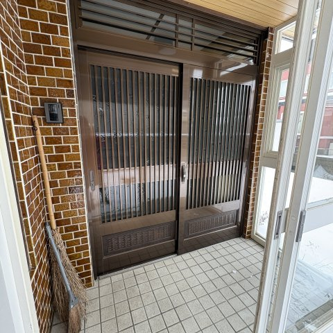登別市中央町3丁目4-5戸建の玄関