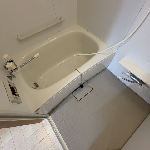 登別市中央町3丁目4-5戸建の浴室